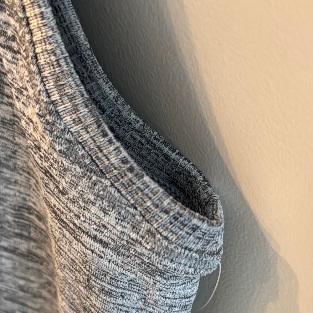 Athleta NWOT Gray Sleeveless Women's Top - Picture 4 of 6